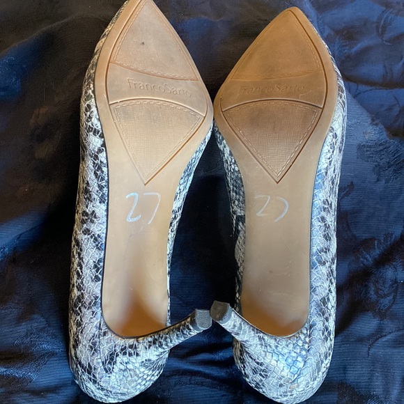 Franco Sarto Gray Snakeskin, Pointed Toe Pumps.9 M.Preowned,excellent condition. - Picture 3 of 7